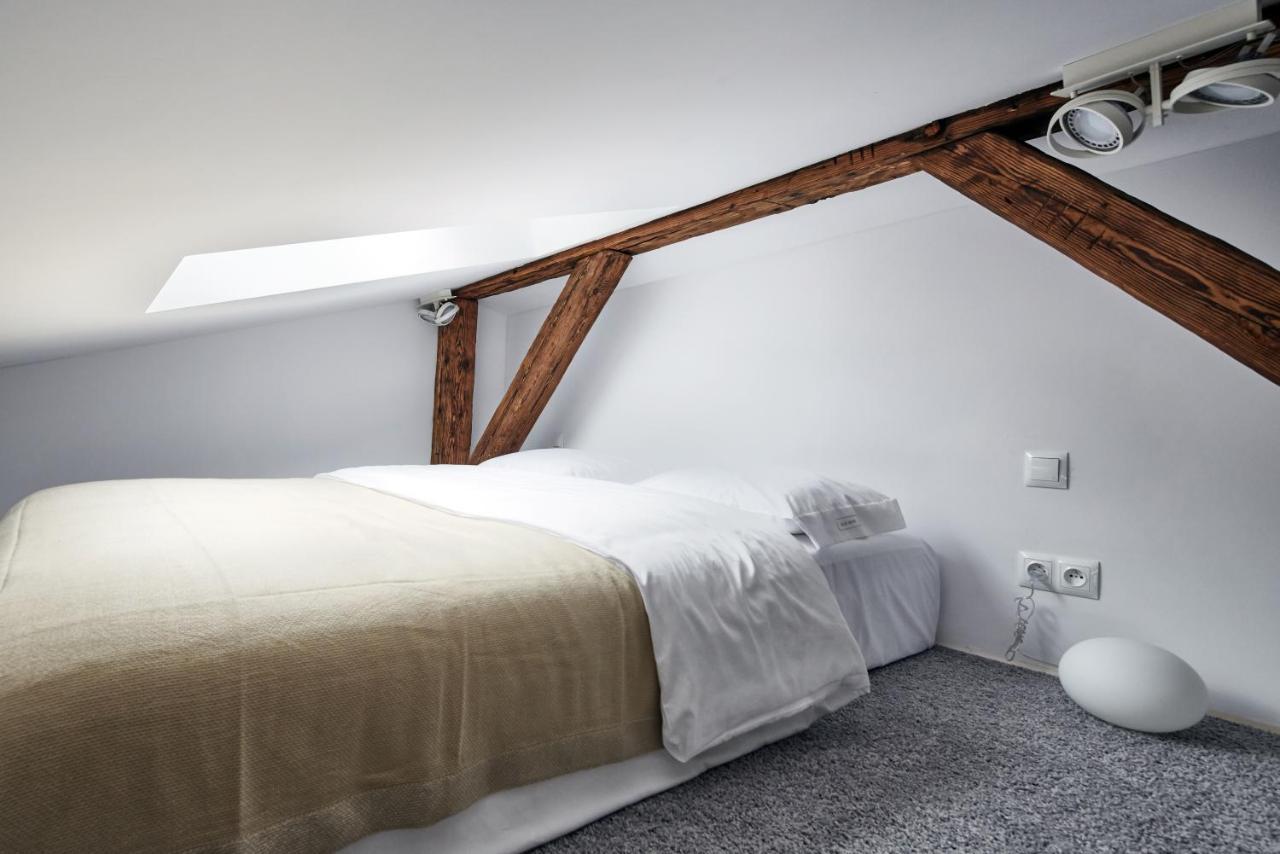 Old New - Prime Location On Main Square Apartment Krakow Bagian luar foto